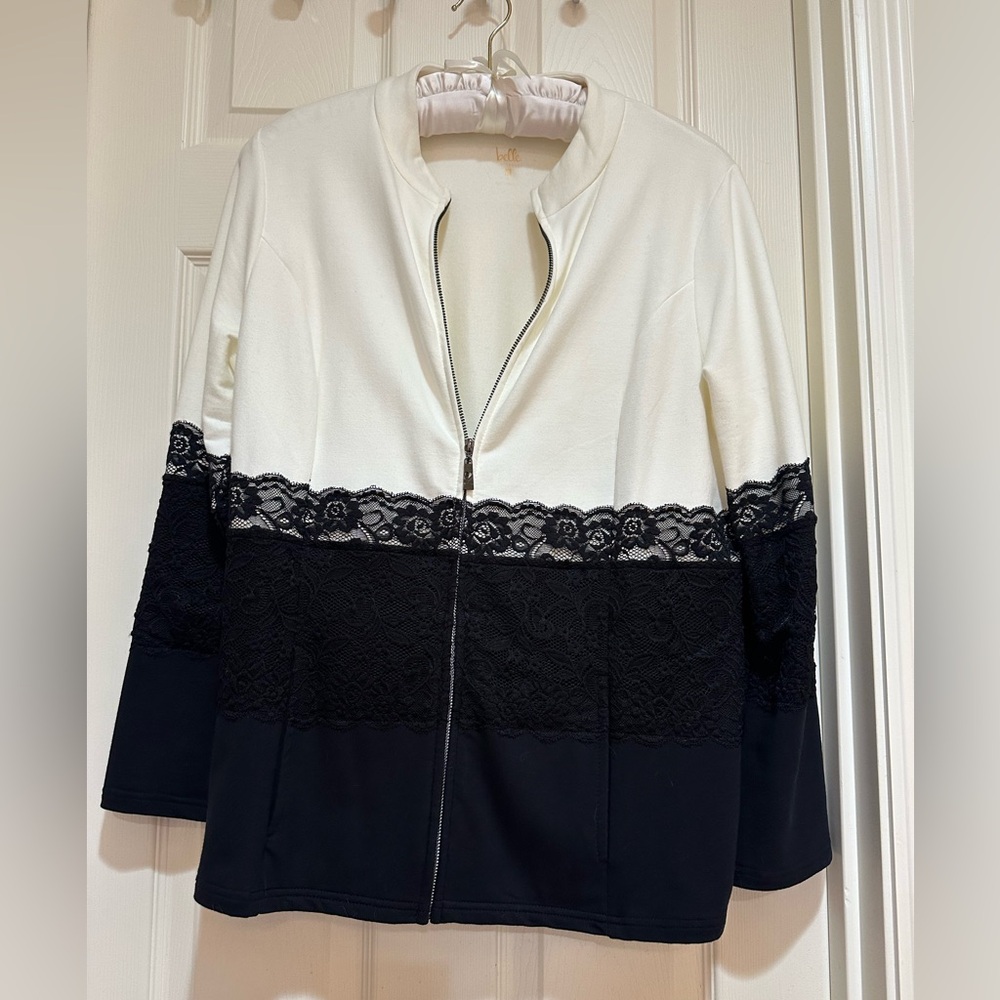 NWOT Belle by Kim Gravel White and Black Lace